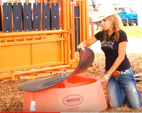 Ground Mineral Feeder - Sioux Steel