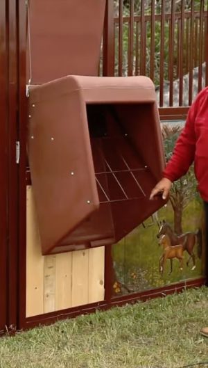 Tilt Out Stall Feeder